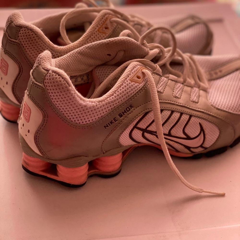 Shoes. - Picture 5 of 6